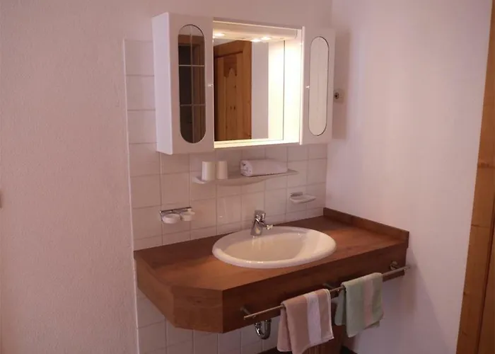 Ahrnerhof * لوتاش