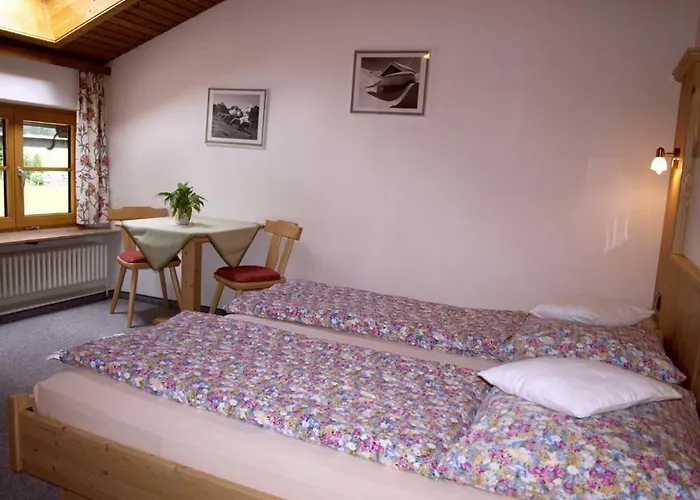 Ahrnerhof لوتاش